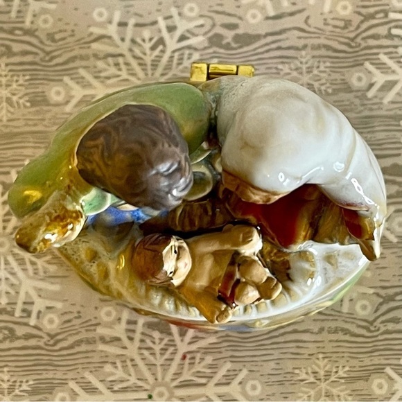 Blessed Family Nativity Lusterware Trinket Pill Box EUC - Picture 11 of 16